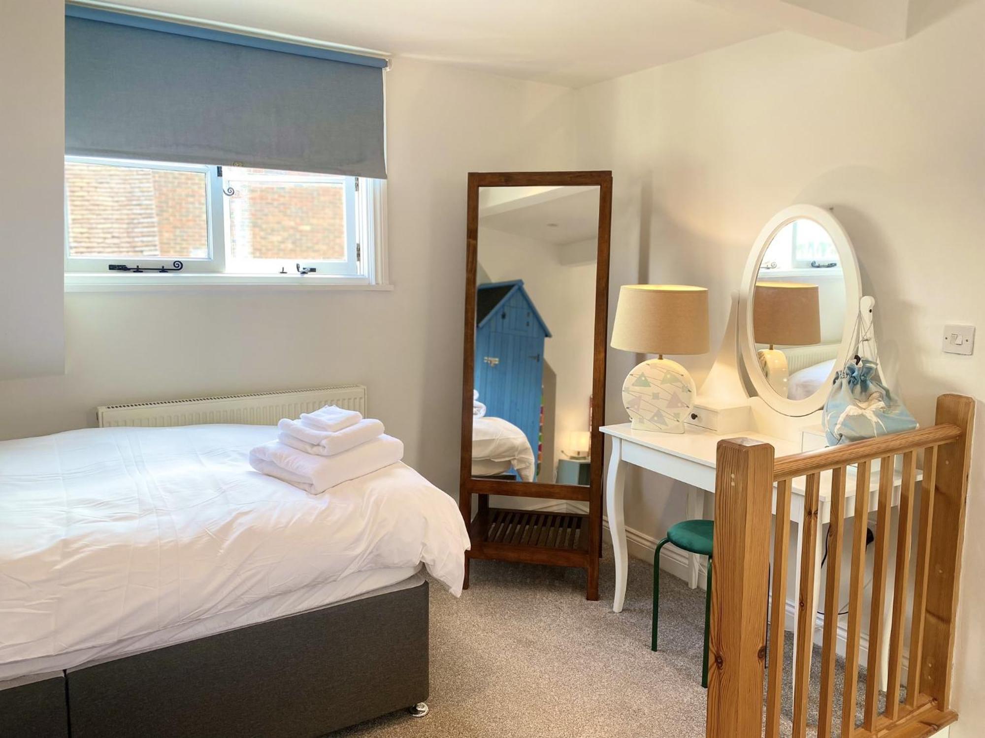Stylish Cottage With Quay And River View Lymington Exterior foto