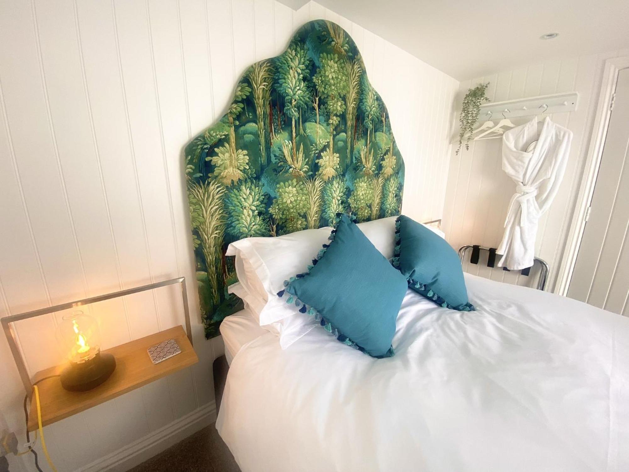 Stylish Cottage With Quay And River View Lymington Exterior foto